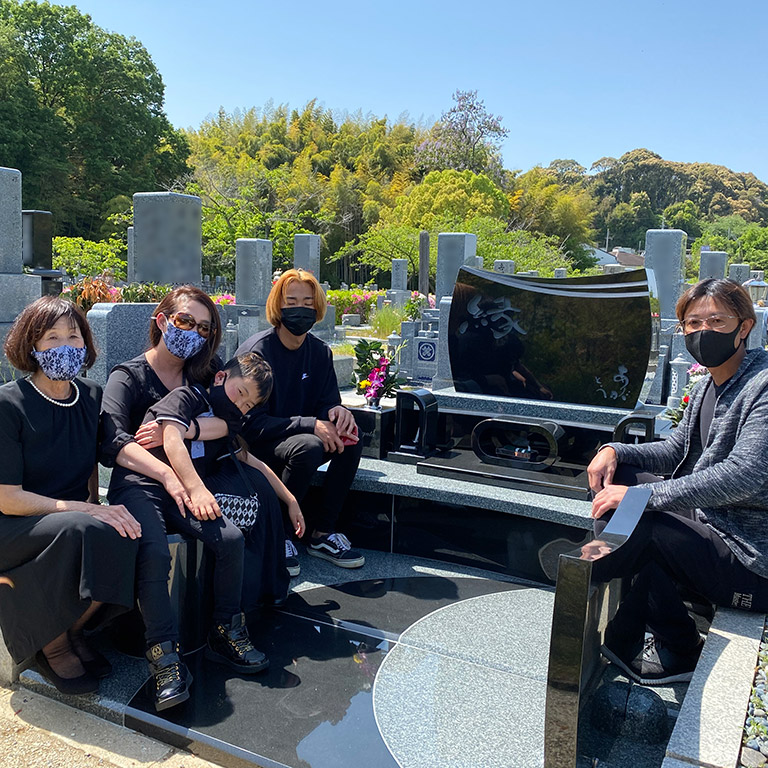 大阪府堺市 デザイン墓石 ラ・シーン インド産クンナム