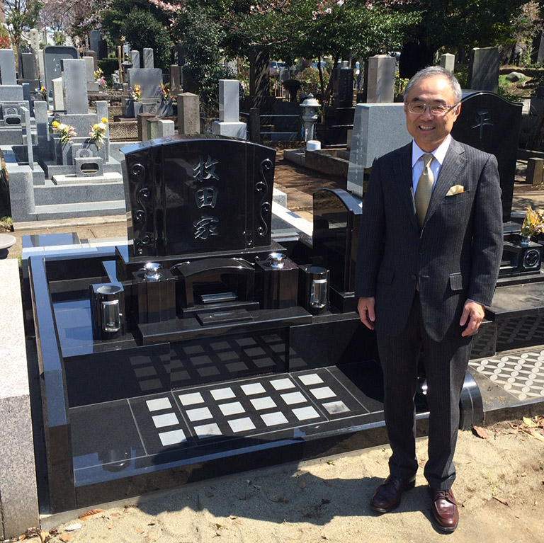東京都青山霊園 デザイン墓石 インド産クンナムＥ