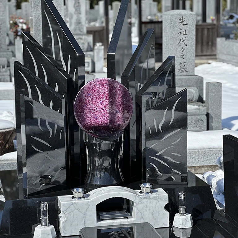 滋賀県彦根市のデザイン墓施工例（インド産新MU、ビアンコカララ）