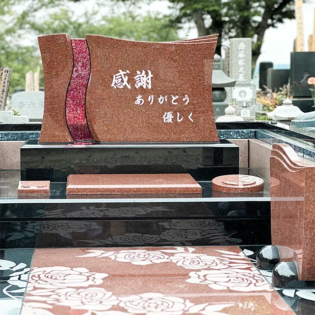 栃木県宇都宮市のデザイン墓施工例（インド産SG-2、インド赤、ブルーパール）